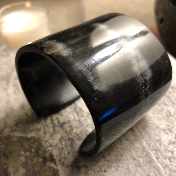 Authentic horn cuff, polished black/white. - Picture 6 of 7